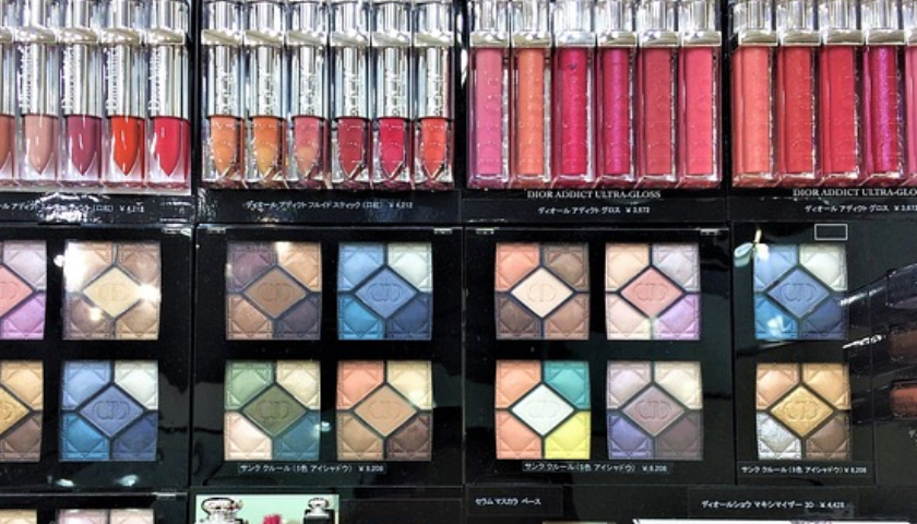 优秀的化妆品官网设计不仅要吸引消费者的眼球，还要提升用户体验